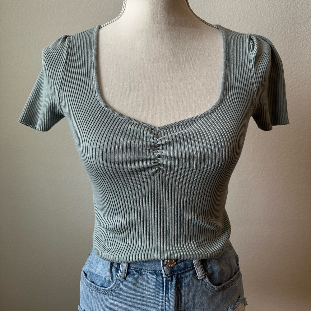 Sage Green Ribbed Crop Top Tee Short Sleeve Ruching Size Small
